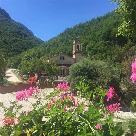 HOTEL RISTORANTE AMBRO (Montefortino).